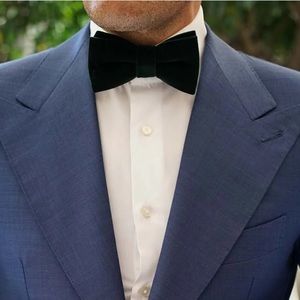 Forest green velvet bow tie 🎀 & pocket square